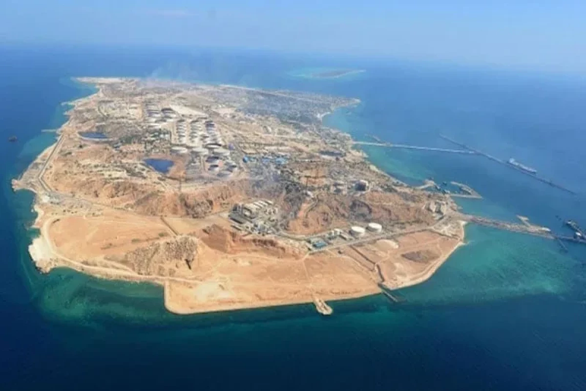 رسانه‌ها: ترامپ در حال بررسی گزینه تصرف تأسیسات نفتی ایران در جزیره خارک است