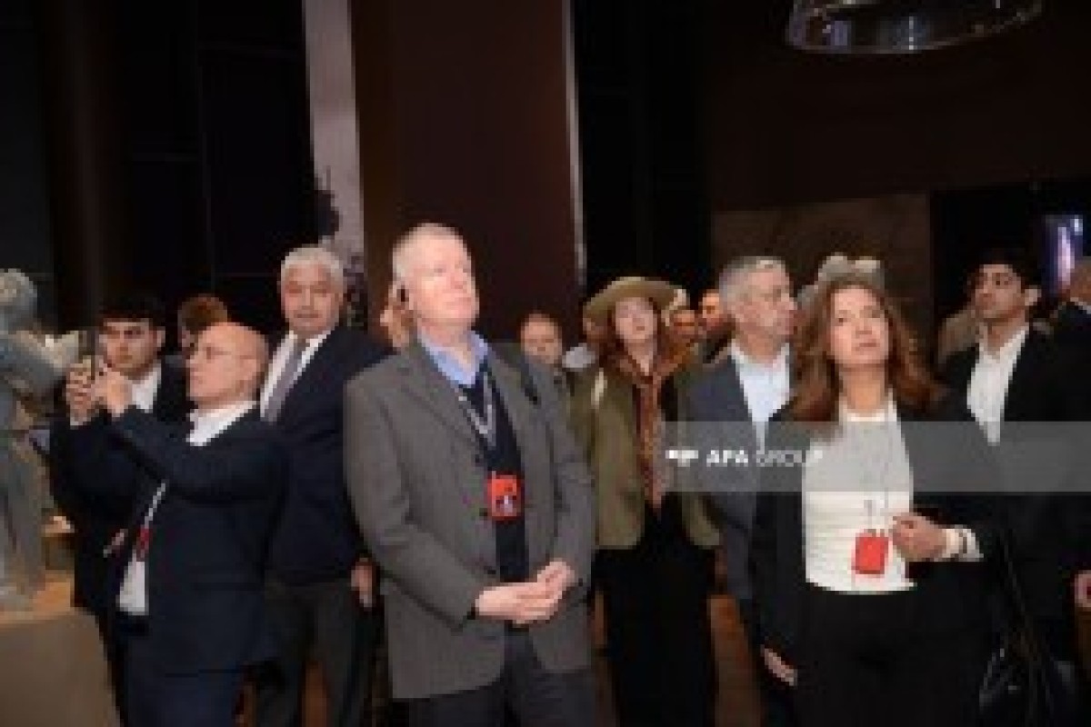 نمایندگان هیئت دیپلماتیک از یادمان نسل‌کشی خوجالی بازدید کردند – تصاویر 