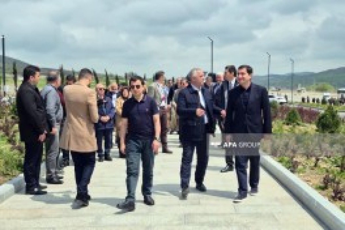 نمایندگان هیئت دیپلماتیک از یادمان نسل‌کشی خوجالی بازدید کردند – تصاویر 