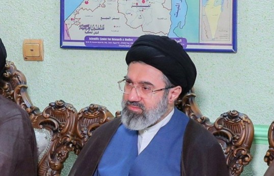 معاون خامنه‌ای: رهبر ایران در سلامت کامل است و روند مذاکرات را هدایت می‌کند
