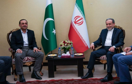 گفت‌وگوی عراقچی با فرمانده ارتش پاکستان درباره مذاکرات با آمریکا