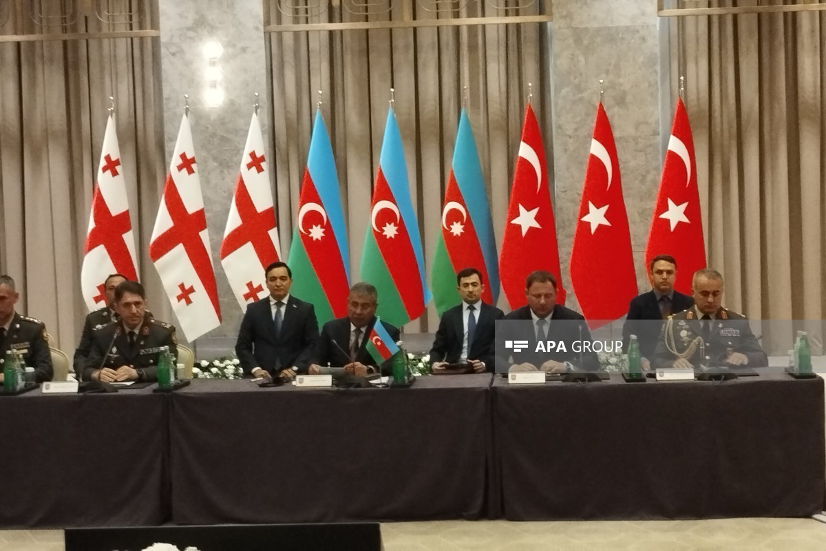 نشست سه‌جانبه وزیران دفاع جمهوری آذربایجان، ترکیه و گرجستان در شوشا – <span class="red_color">تصاویر – <span class="red_color">ویدیو