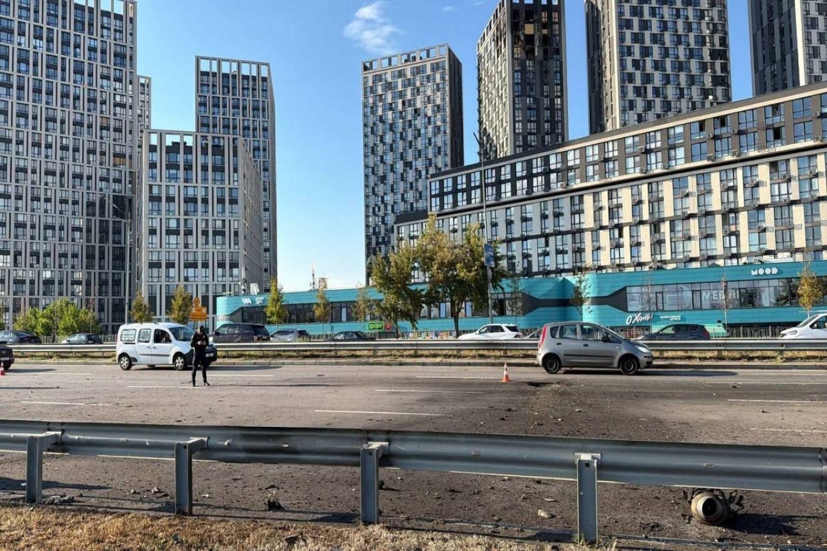 سقوط بقایای پهپاد روسیه در کی‌یف؛ خودروها آسیب دیدند و مجروحانی وجود دارد